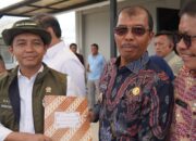 Wabup Toba Serahkan Proposal PKH Jalan Kabupaten dan Desa kepada Menteri Kehutanan