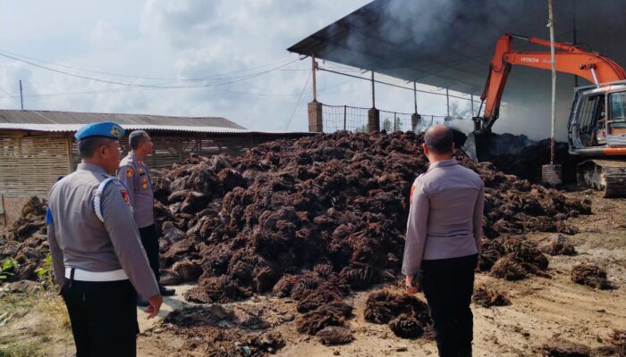 Gudang Jangkos Hangus Terbakar di Sergai, Polisi Pasang Police Line dan Imbau Warga Waspada