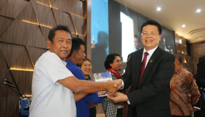 Prihatin Krisis Global, Ephorus HKBP Luncurkan Buku “Merawat Ciptaan Menghidupi Iman”