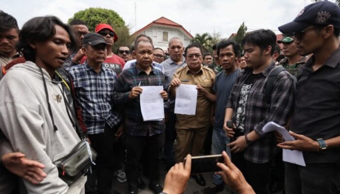 Di Tengah Demo, Walikota Siantar Teken Fakta Integritas: Hentikan Pembangunan Gedung DPRD Hampir Rp7 Miliar!