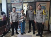 Mengaku Diusir Orangtua, Anak di Bawah Umur Gendong Bayi Kebingungan di Halte Ramayana Siantar