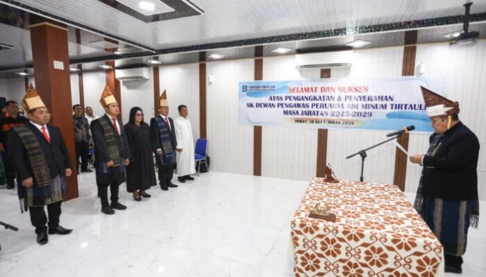 Wali Kota Wesly Silalahi Lantik Tiga Dewan Pengawas Perumda Air Minum Tirta Uli 2025–2029