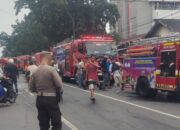 Api Ludeskan 4 Rumah di Jalan Gaharu Medan, Damkar dan Polsek Medan Timur Bergerak Cepat