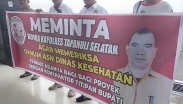 Dinkes Tapsel Didemo, Orator Sindir “Proyek Tim Sukses” dan Doakan Suryadi Tak Diterima Kubur