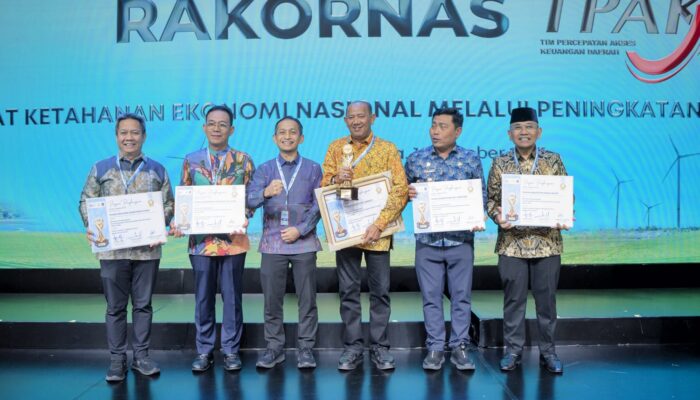 Bupati Simalungun Raih Penghargaan TPAKD Terbaik se-Sumatera di Rakornas 2025