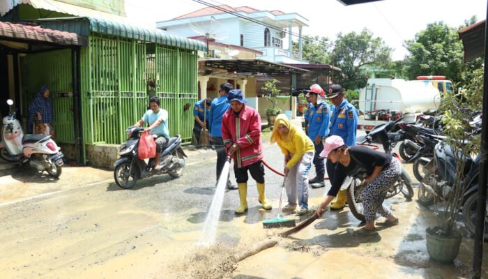 Pasca Banjir Serbelawan, Pemkab Simalungun Gelar “Operasi Serbu Lumpur” Bersama Warga dan Forkopimca