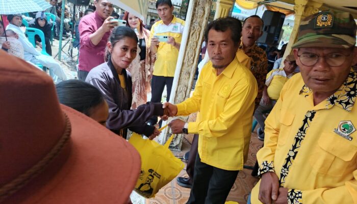 Rayakan HUT ke-61, Golkar Humbahas Bagikan 600 Paket Sembako dan Cek Kesehatan Gratis