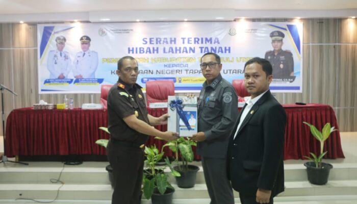 Pemkab Tapanuli Utara Serahkan Hibah Tanah 2.059 m² untuk Kejaksaan Negeri Taput