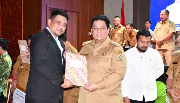 Launching UHC Prioritas, Bupati Vandiko: Warga Samosir Cukup Tunjukkan KTP untuk Berobat Gratis