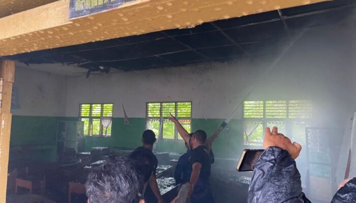 Kepanikan Pecah! Ruang Kelas SMA Negeri 5 P.Sidimpuan Dilalap Api, Ratusan Siswa Berhamburan
