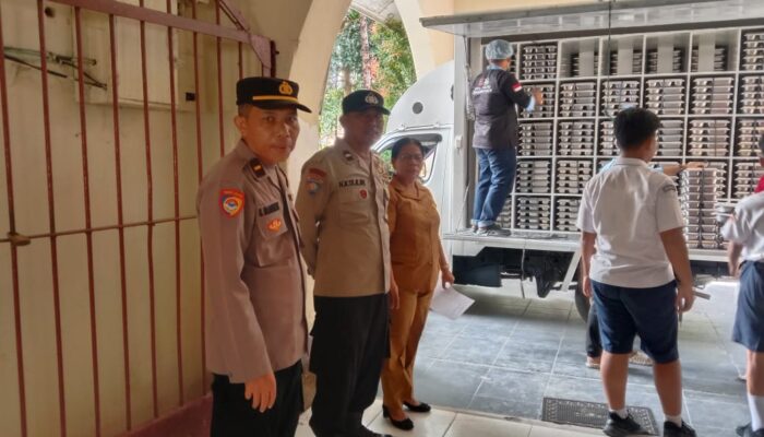 Bhabinkamtibmas Polsek Siantar Timur Monitoring Pendistribusian MBG di SMP Negeri 1 