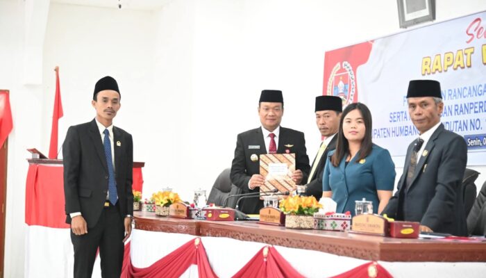 Lima Fraksi DPRD Humbahas Sampaikan Pandangan Umum atas R.APBD 2026 dan Ranperda Pajak Daerah