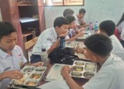 Polsek Siantar Timur Kawal Distribusi 1.044 Paket MBG di SMPN 1