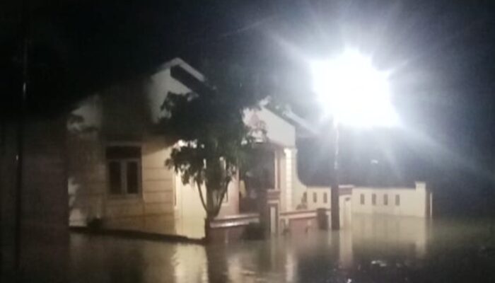 Warga Bangun Sari Mengungsi Akibat Banjir Yang Cukup Parah