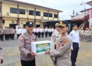 Kapolres Pematangsiantar Pimpin Apel Jam Pimpinan, Dirangkai Pemberian Bingkisan Natal untuk Personel