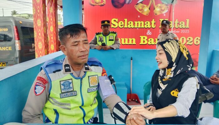 Sie Dokkes Polres Pematangsiantar Rutin Cek Kesehatan Personel Pos Pam dan Yan Ops Lilin Toba 2025