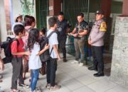 Polisi Jaga Keamanan Pengunjung di Taman Hewan Pematangsiantar