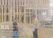 Bhabinkamtibmas Sambangi Pekerja Bangunan, Keselamatan Kerja Jadi Perhatian Utama