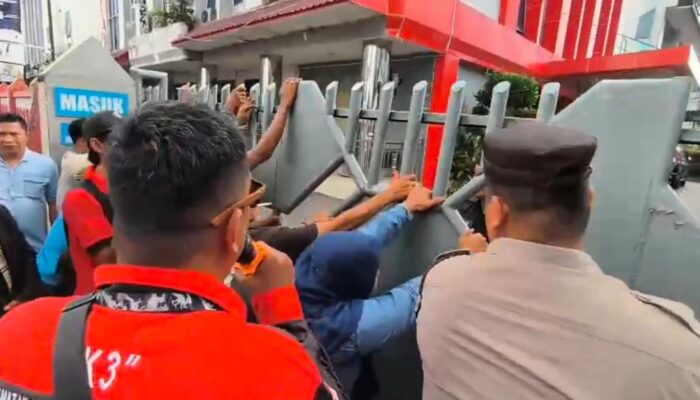 FOR-PHAM Geruduk Kantor Imigrasi Sumut, Tuntut Pembebasan WNI Ditahan 11 Bulan di Rudenim