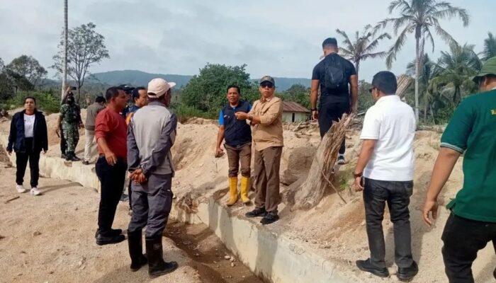 Implementasikan Program SAITAPAIAS, Bupati JTP Hutabarat Turun Gotong Royong di Sarulla