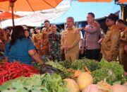 Wabup Taput Tinjau Gerakan Pangan Murah, Stok Bahan Pokok Dipastikan Aman