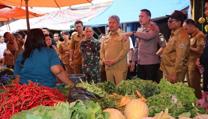 Wabup Taput Tinjau Gerakan Pangan Murah, Stok Bahan Pokok Dipastikan Aman