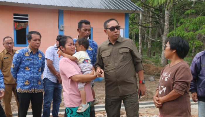 Bupati Taput Tinjau Huntara Sibalanga dan Persiapan Huntap di Adian Koting