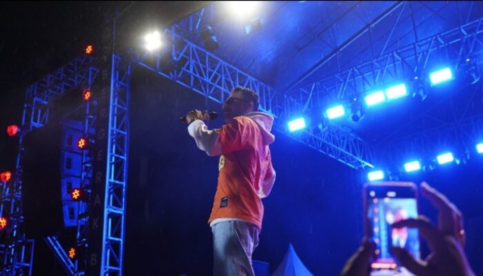 Balige Bergemuruh! TRIAD hingga Juan Reza Meriahkan Puncak HUT Toba ke-27