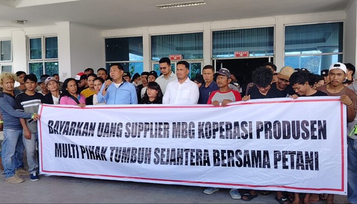 Dana MBG Mandek, Ratusan Supplier Unjuk Rasa di Kantor Bupati Taput