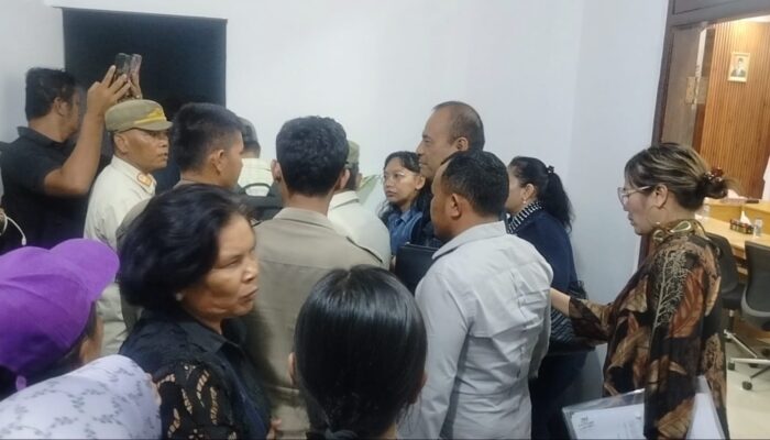 Mediasi Dana MBG Taput Berujung Deadlock dan Keributan, HP Wartawan Dirampas