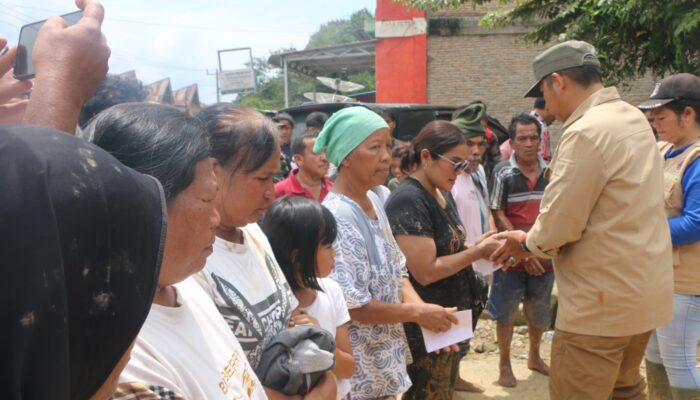 Bupati Taput Pastikan Penanganan Maksimal, Warga Korban Banjir Mulai Terima Bantuan
