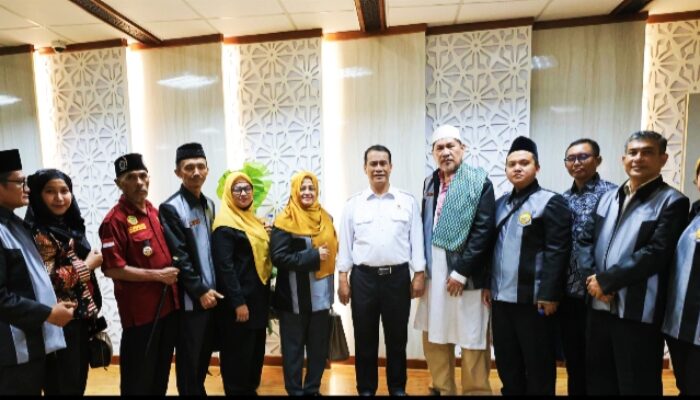 Mentan Amran Sulaiman Instruksikan Bantuan Benih dan Traktor Dukung Petani PB FORMULA