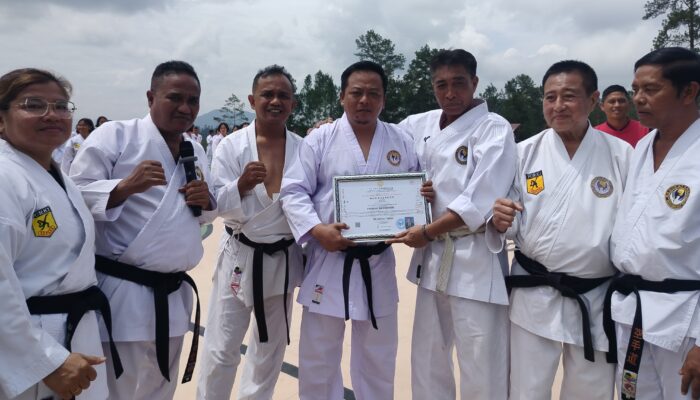 Ketua Wadokai Taput Franky Hutabarat Terima Penghargaan dari Wadokai Pusat, Dorong Karate Jadi Sarana Prestasi dan Anti-Bullying