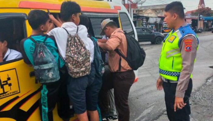 Mulai Pekan Depan, Angkot di Siantar Bawa Penumpang Bergelantungan Bakal Ditilang