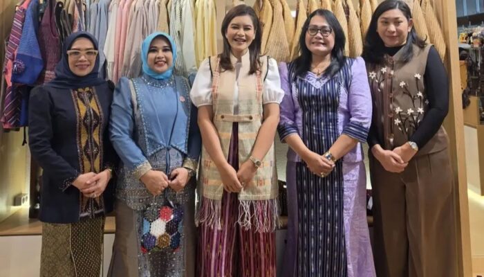 Dekranasda Taput Bawa Ulos Simetria ke IFW 2026, Angkat Potensi Daerah Menuju Panggung Fesyen Nasional