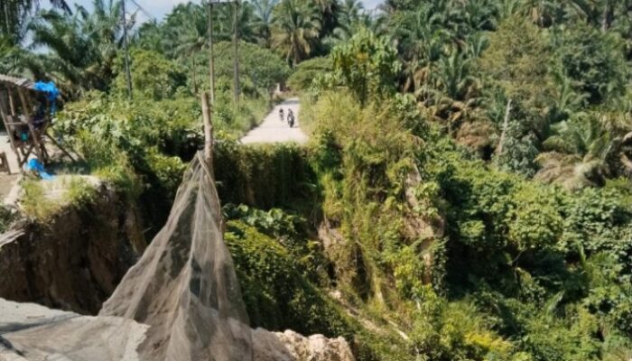 Jalan di Bandar Pasir Mandoge Terputus, Warga: Sudah Dua Tahun Tak Kunjung Diperbaiki