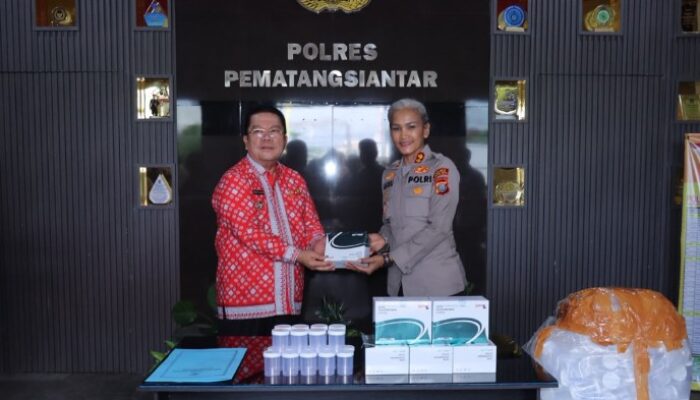 Pemko Pematangsiantar Serahkan Alat Tes Urine ke Polres
