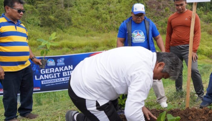 Pemkab Taput dan Partai Demokrat Tanam Harapan Lewat Akar Penghijauan