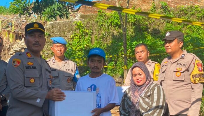 Sambut HUT ke-81 RI, Polsek Siantar Martoba Salurkan Bantuan untuk Warga Terdampak Hujan Lebat