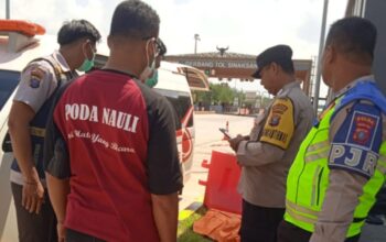Heboh di Pintu Tol Sinaksak! Penumpang Tiba-Tiba Tewas Saat Pindah Bus