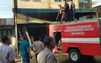 Dua Toko di Perdagangan I Dilalap Si Jago Merah, Kerugian Ditaksir Capai Rp1,5 Miliar