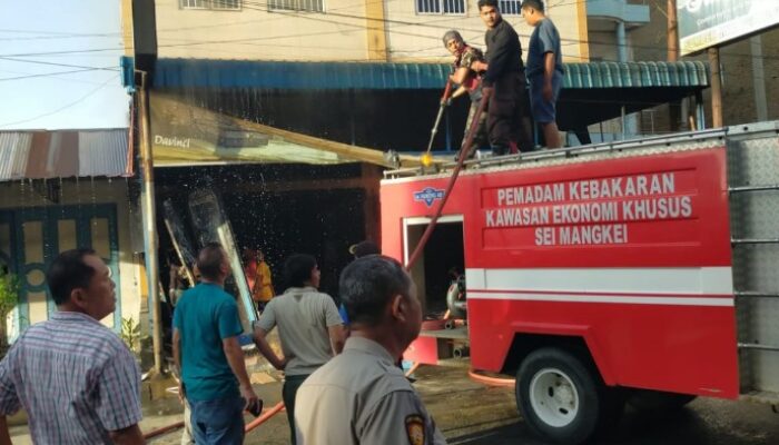 Dua Toko di Perdagangan I Dilalap Si Jago Merah, Kerugian Ditaksir Capai Rp1,5 Miliar