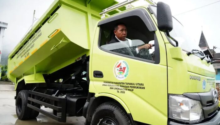 Pemkab Taput Perkuat Layanan Angkut Sampah Dengan Armada Baru