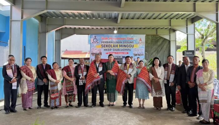 Wabup Taput Hadiri Pesta Pembangunan Gedung Sekolah Minggu HKBP Siualuompu