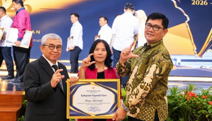 Tapanuli Utara Raih Penghargaan Menuju Informatif dari Komisi Informasi Sumut