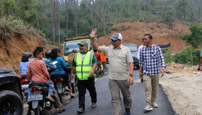 Bupati JTP Hutabarat Tinjau Rekonstruksi Jalan Salib Kasih–Simanampang