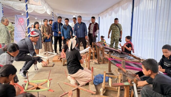 Festival Ulos dan Fashion 2026 Dibuka, Taput Siapkan Warisan Budaya Jadi Motor Ekonomi